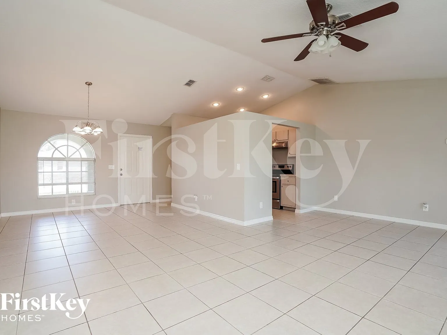 3 bed, 2.0 bath, 1296 sqft, $2,400 — Photo 3