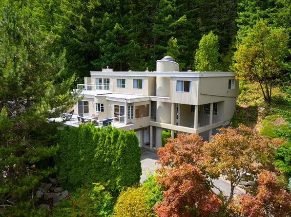 4895 Northwood Dr, West Vancouver, BC V7S 3C6