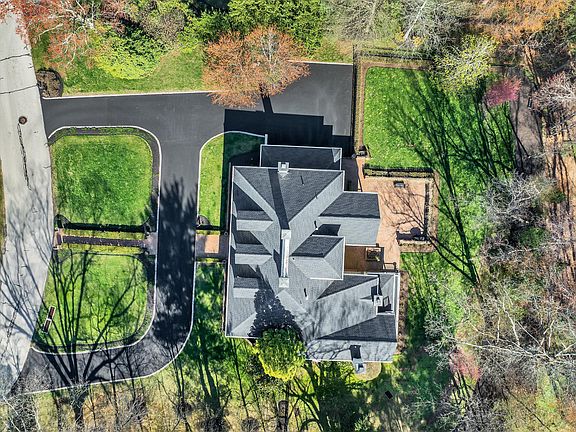 4th image of 950 Pennbrooke Ln