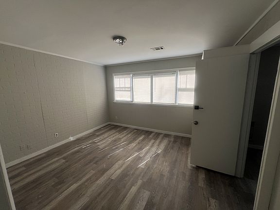 4th image of 3581 Fairmont Ave