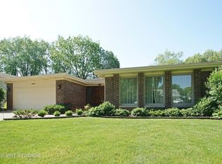 2403 E Sherwood Rd, Arlington Heights, IL 60004