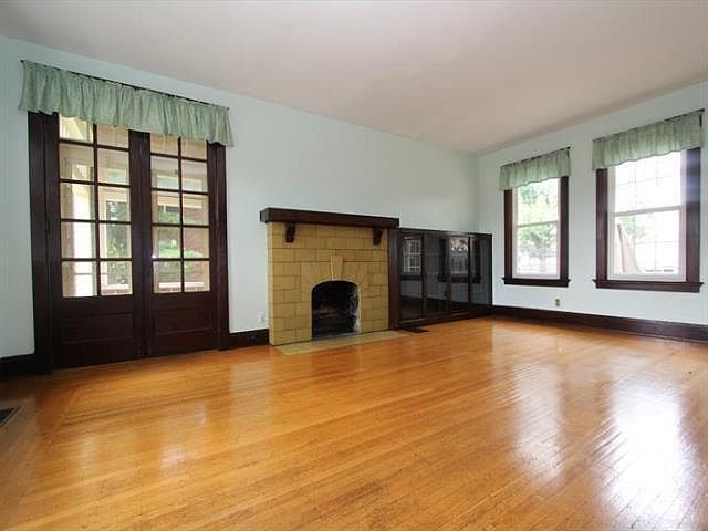 2nd image of 1135 Overlook Ave