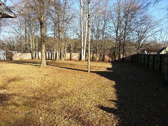 4th image of 1032 Hillcrest Dr