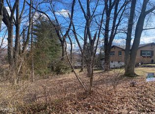 603 Beaumont Dr, Altoona, PA 16602