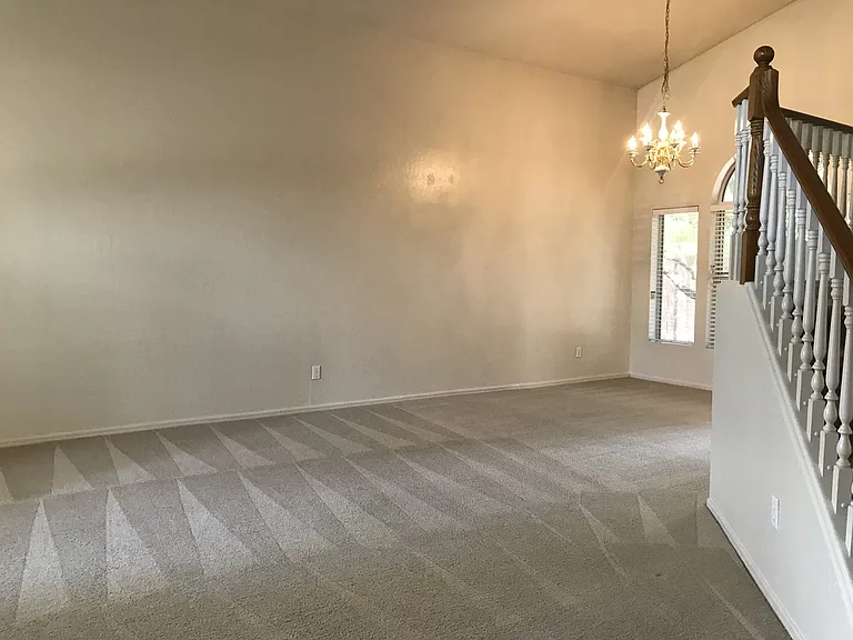 1710 W Houston Ave — Photo 3