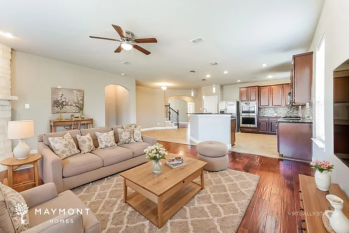 604 Kinghaven Dr — Photo 5