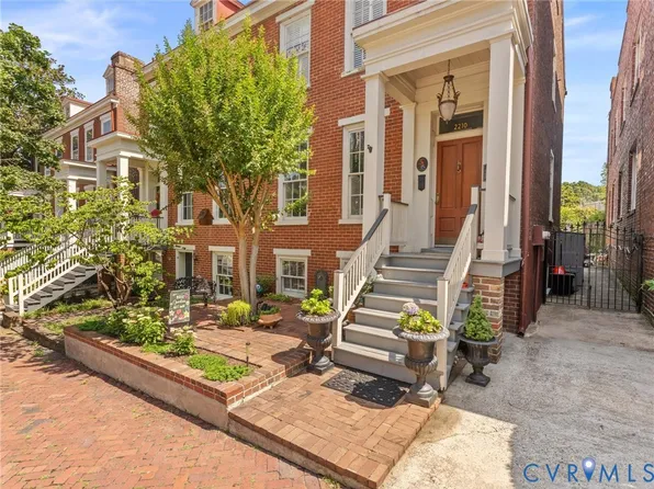 2210 E Broad St, Richmond, VA 23223