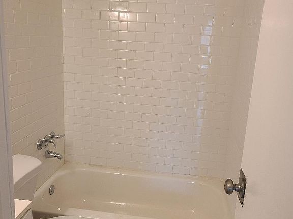 5th image of 12823 Glenhollow Dr