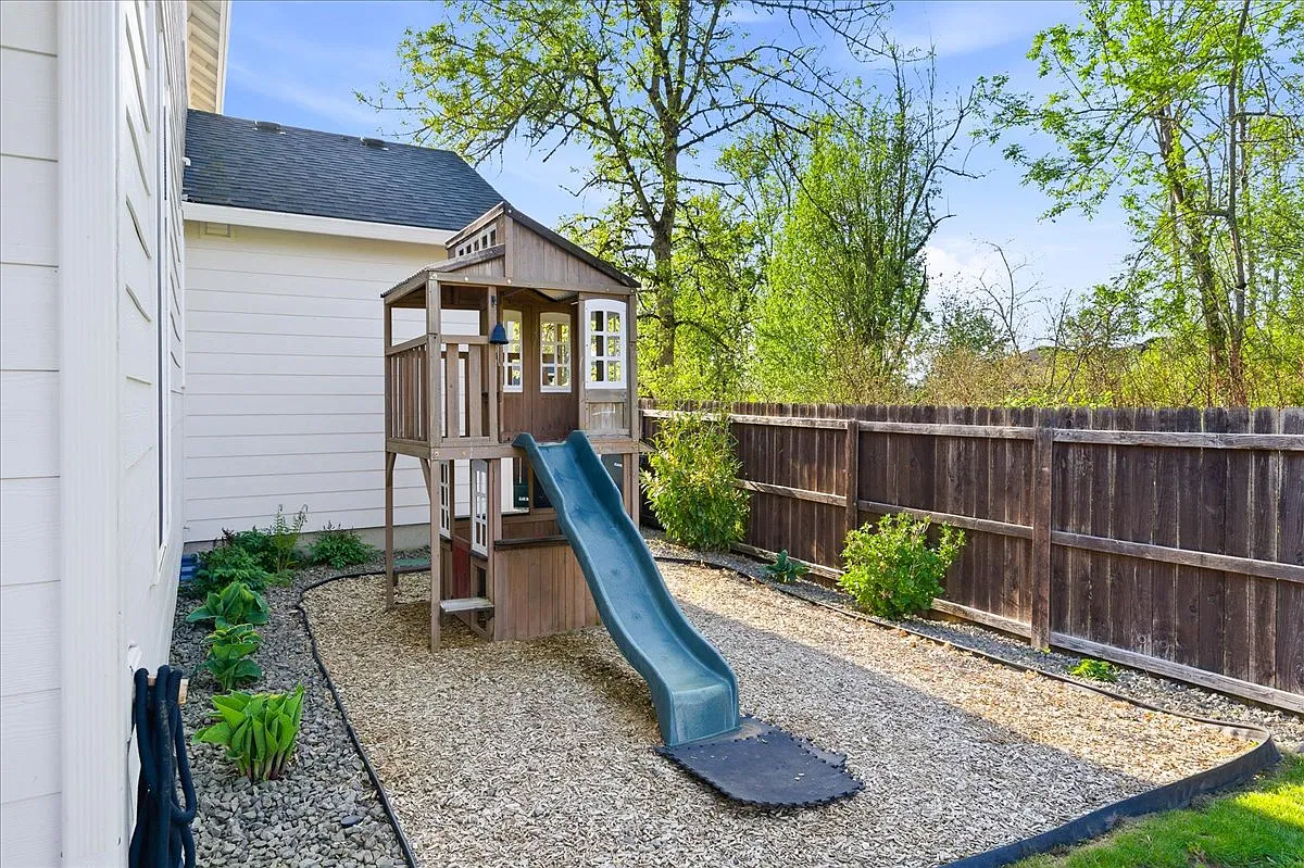 2635 Northwest 6th Avenue - 1 — Photo 4