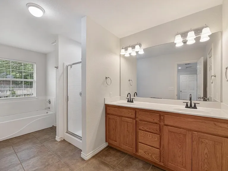 111 Bluebird Ln — Photo 8