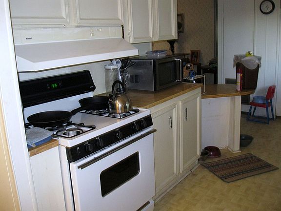 3rd image of 1013 S Avocado St