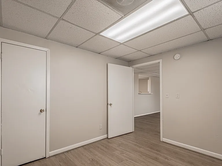 626 University Ave — Photo 9