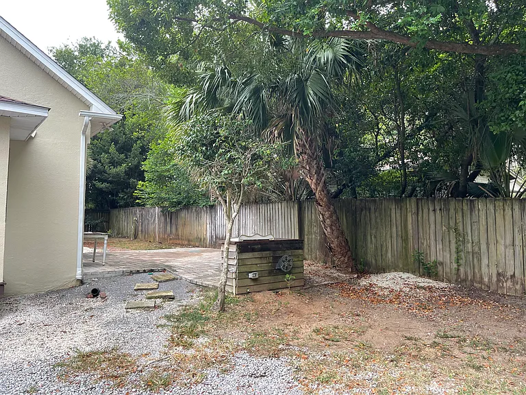 1718 E Cervantes St — Photo 27