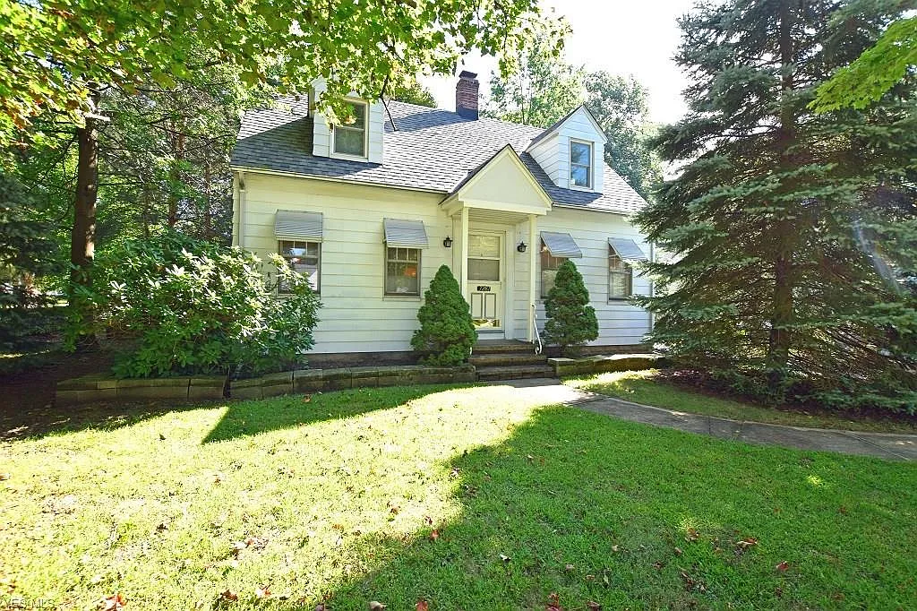 7281 Hart St photo 1