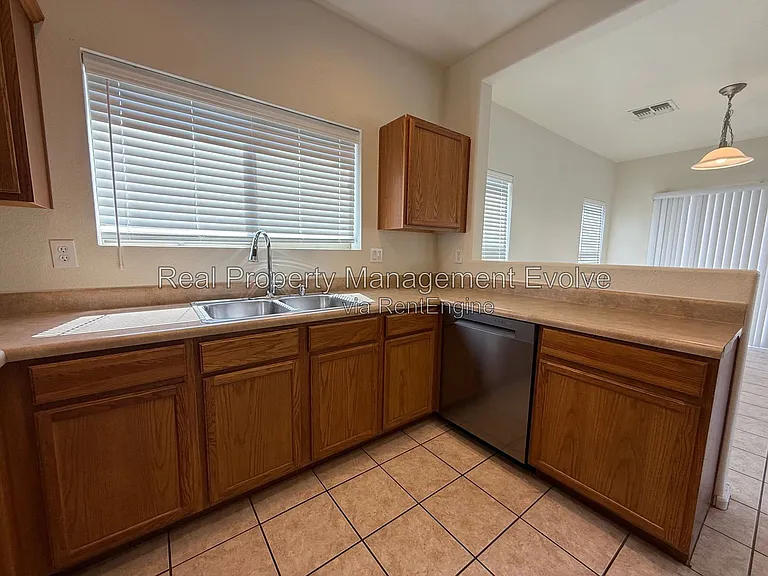 9503 N 82nd Ln — Photo 10