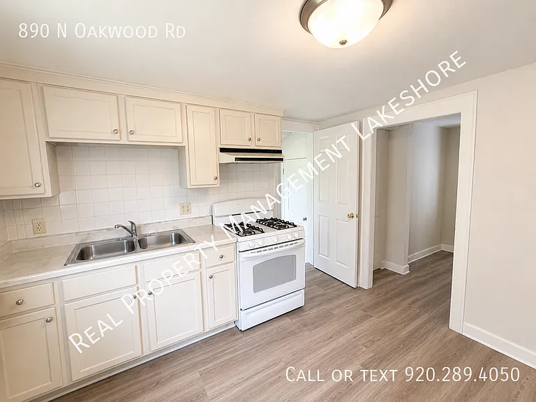 890 N Oakwood Rd — Photo 4