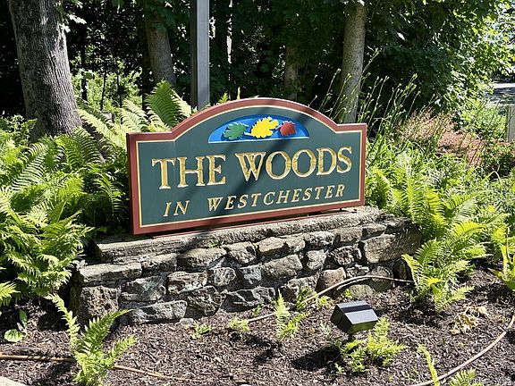 2nd image of 122 Woods Brooke Circle
