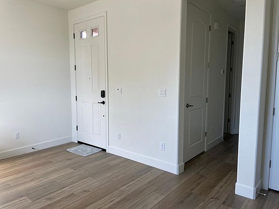 2nd image of 3033 Garibaldi Dr