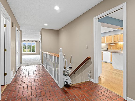 3rd image of 18 Anemone Cir