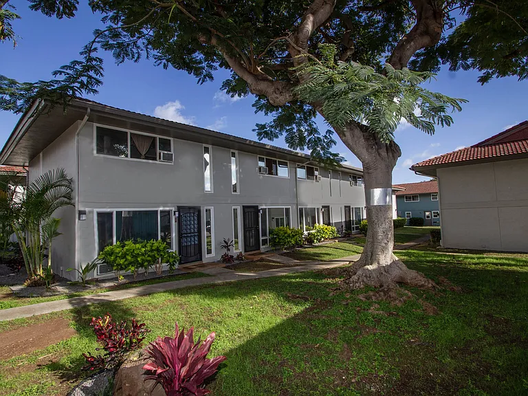 Beautiful landscaping at Mala Grove in Waipahu, HI