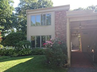 33 Fairgreen Pl, Brookline, MA 02467