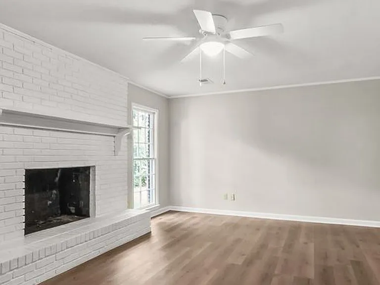 4215 Smith St — Photo 13