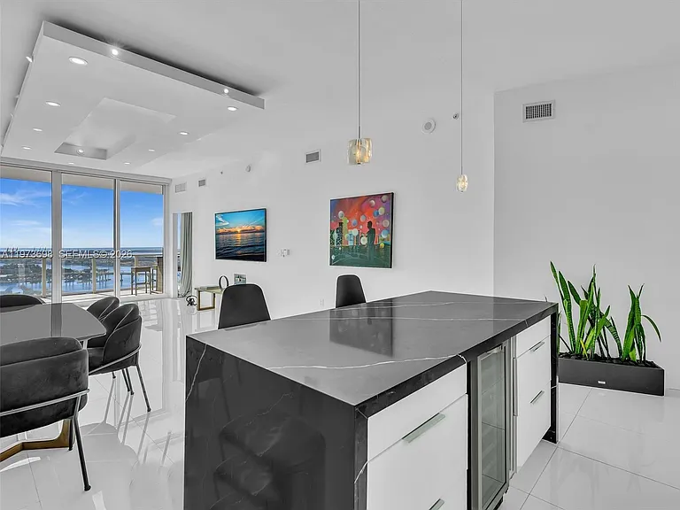 2020 N Bayshore Dr #3303 — Photo 5