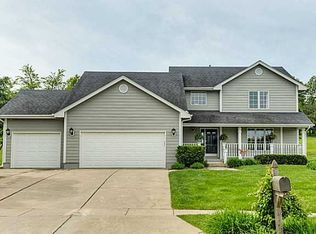 705 W Scenic Valley Dr, Indianola, IA 50125