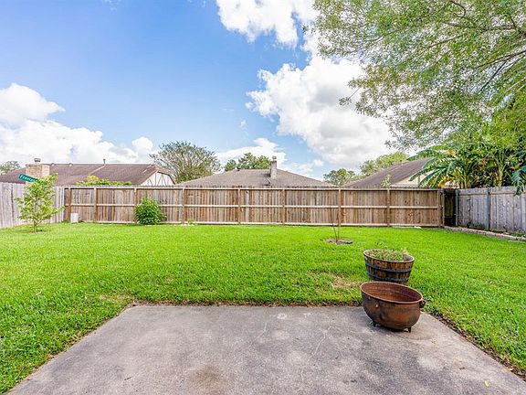 2nd image of 3631 Sweetbriar Dr