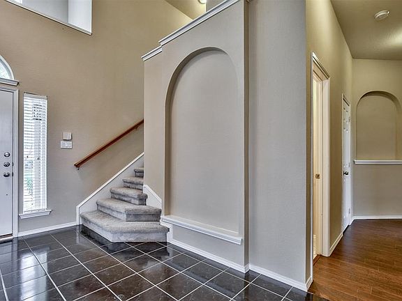 5th image of 2441 London Dr