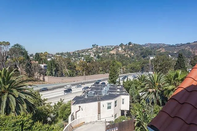 6820 1/2 Iris Cir — Photo 31