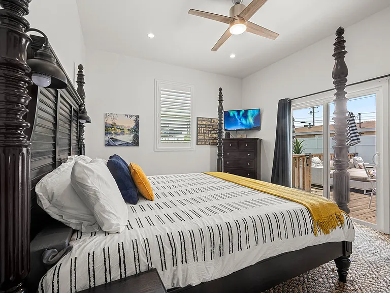 13730 Community St — Photo 44