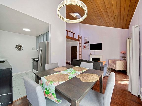4th image of 2716 Oak Rd APT 111