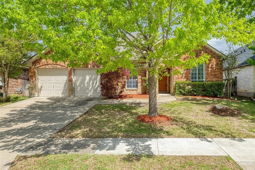 4 bed, 2.5 bath, 2597 sqft, $2,400 — Photo 1
