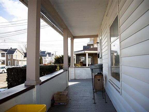 3rd image of 22 Saint Charles St