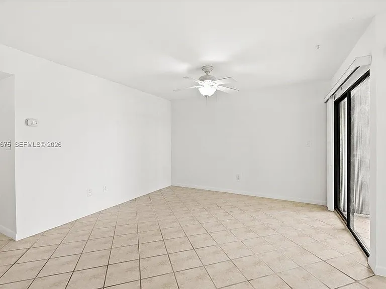 999 Hamilton Dr #999B — Photo 8