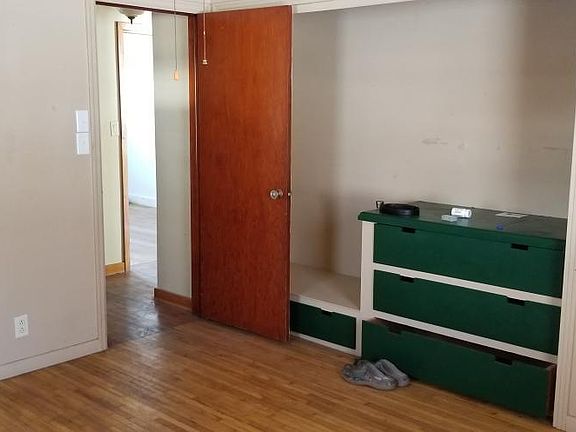 3rd image of 218 N 1st Ave E