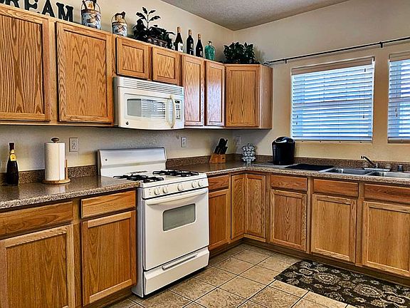 5th image of 1329 W 21st St