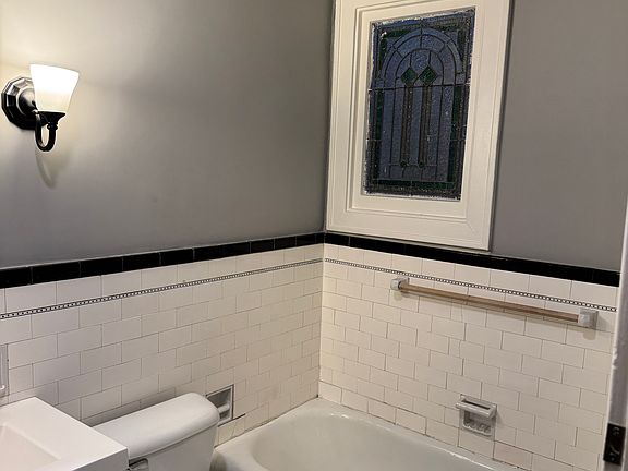 5th image of 123 S Main Ave #3
