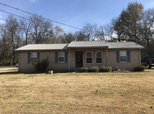125 Lakeside Dr, Columbia, TN 38401