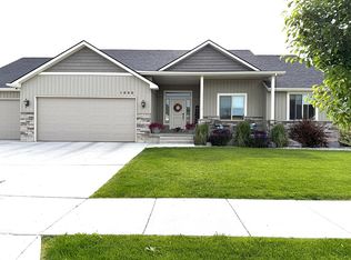 1000 Red Robin Ave, Ammon, ID 83401