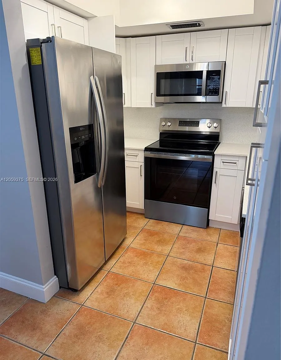 8810 SW 123rd Ct — Photo 2