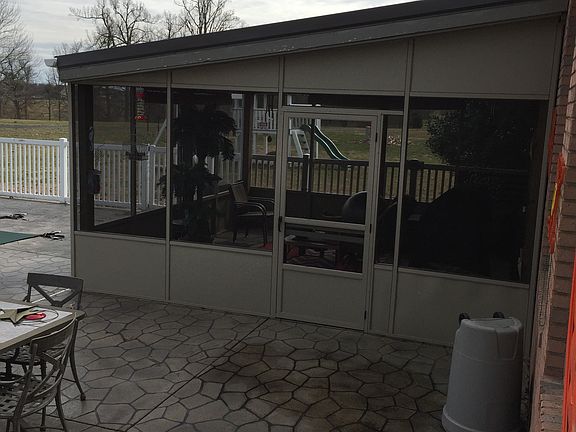 Sunroom with ceiling fan 