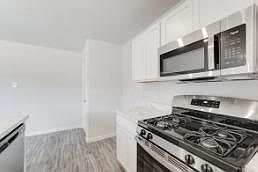 3rd image of 3901 Northridge Rd