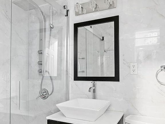 5th image of 200 E 27th St APT 5S