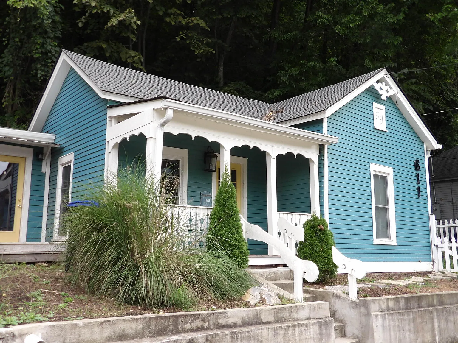 2 bed, 1.0 bath, 935 sqft, $1,350 — Photo 2