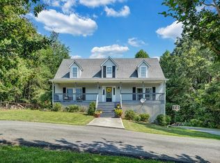 325 Harbor Landing Dr, Moneta, VA 24121