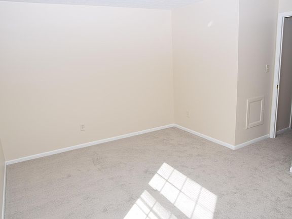 3rd image of 13912 Oakbrook Dr