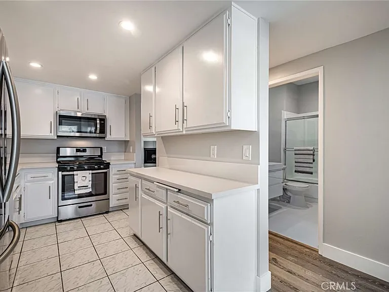 6323 Reseda Blvd #2 — Photo 11