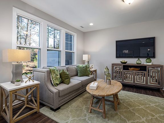 006_Braxton_Family Room